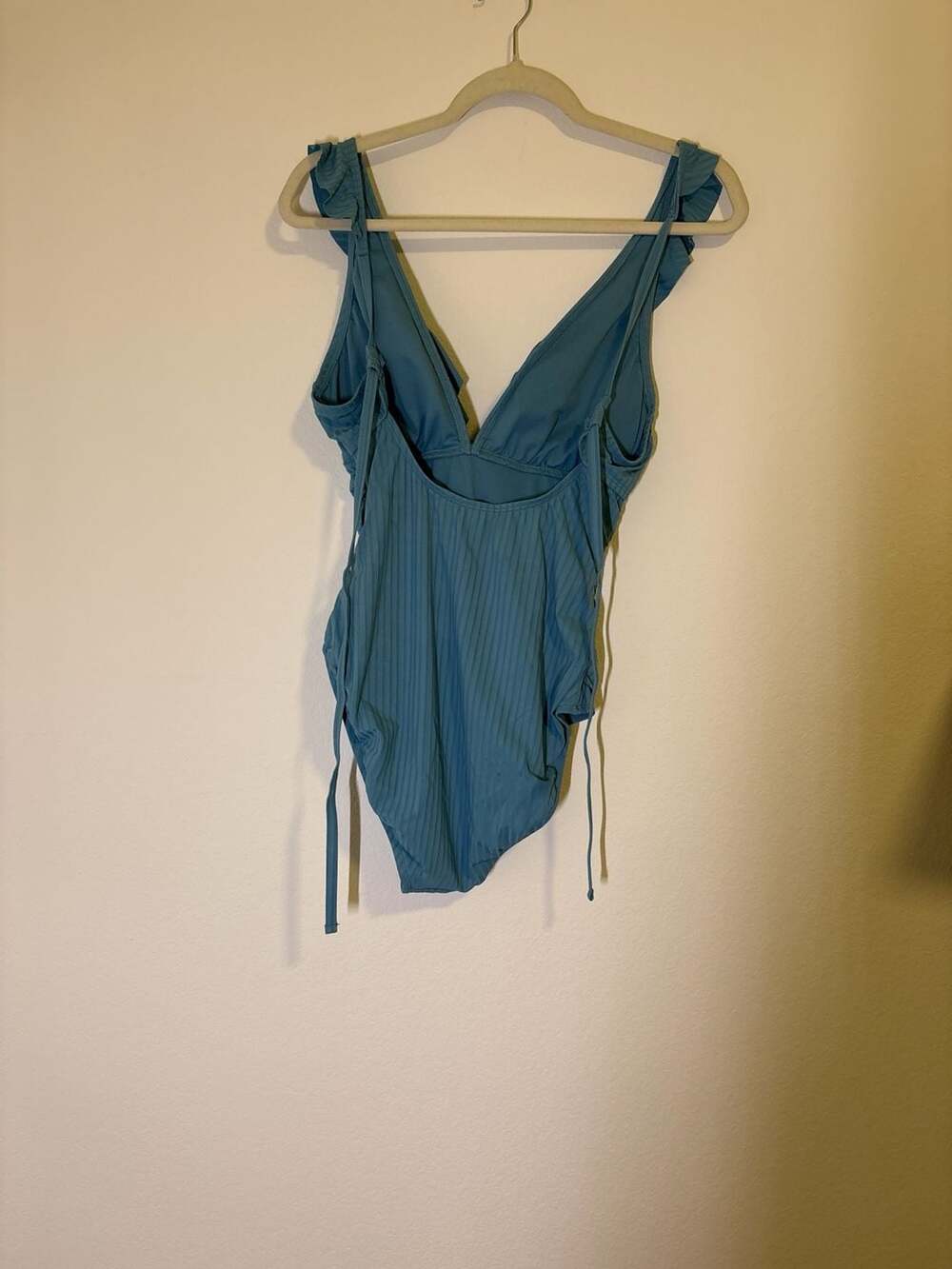 Ellen Tracy Ruffle V-Neck Ribbed One Piece Swimsuit Size 10 - Picture 5 of 7